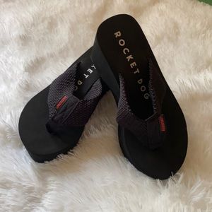 NWOT Rocket Dog Crush Platform Thong Sandal
